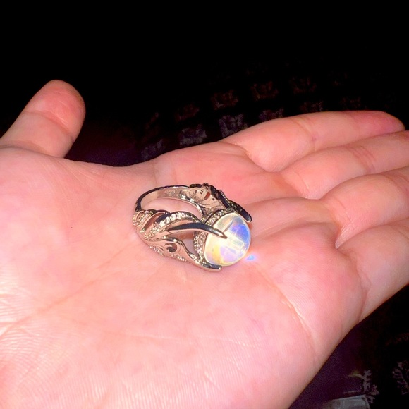 Silver moonstone ring - Picture 2 of 2
